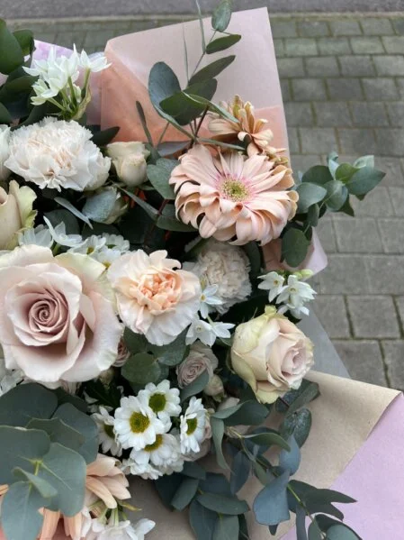 Blumenstrauß in zarten Farben 