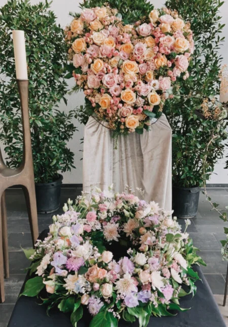 Blumenschmuck Urnentrauerfeier